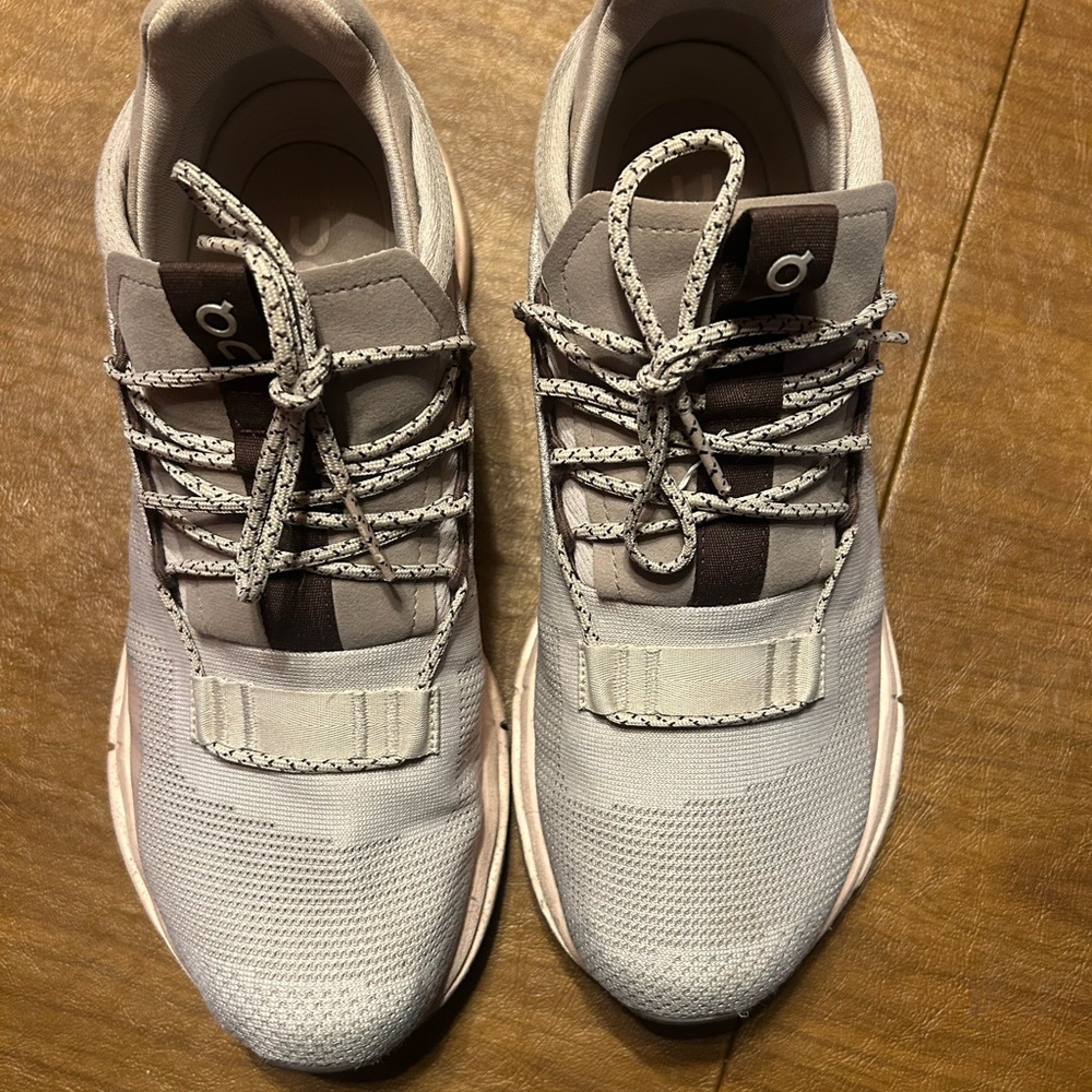 On Cloud Cloudnova Lightweight Runner in grey & l… - image 8